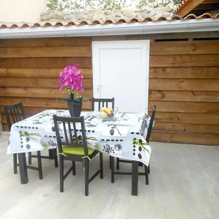 With One Bedroom In With Wonderful City View Furnished Terrace And Wifi Appartamento Blaye